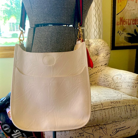 ah-dorned NYC Vegan Classic Messenger Handbag Large White ⭐️ NWT ⭐️ UNUSED 🎁 - Picture 2 of 14